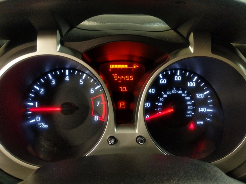 2016 Nissan JUKE - Odometer Close Up