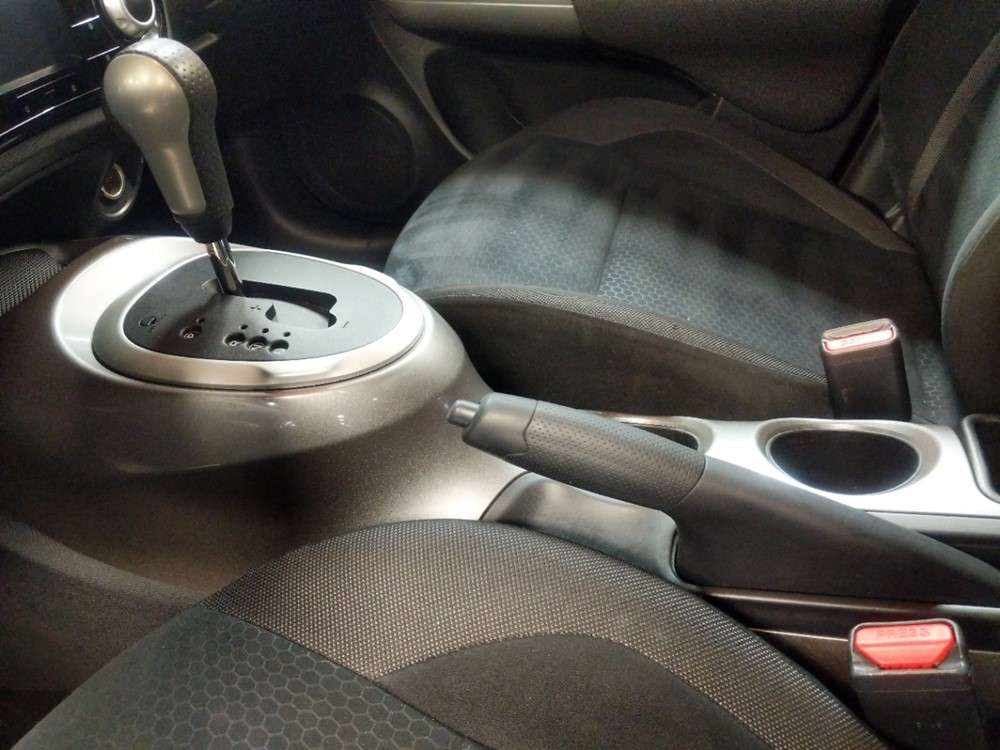 2016 Nissan JUKE - Center Console/Cup Holders
