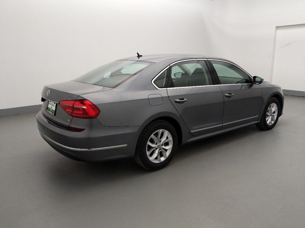 2016 Volkswagen Passat - Passenger Rear Side