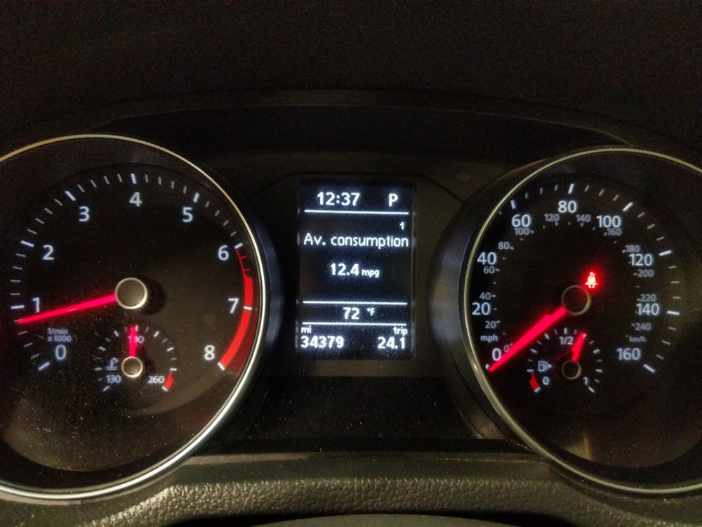 2016 Volkswagen Passat - Odometer Close Up