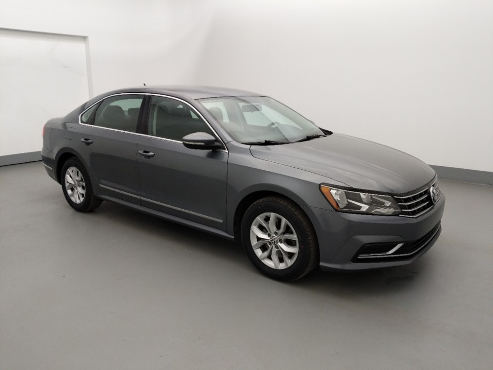 2016 Volkswagen Passat - Passenger Front Side