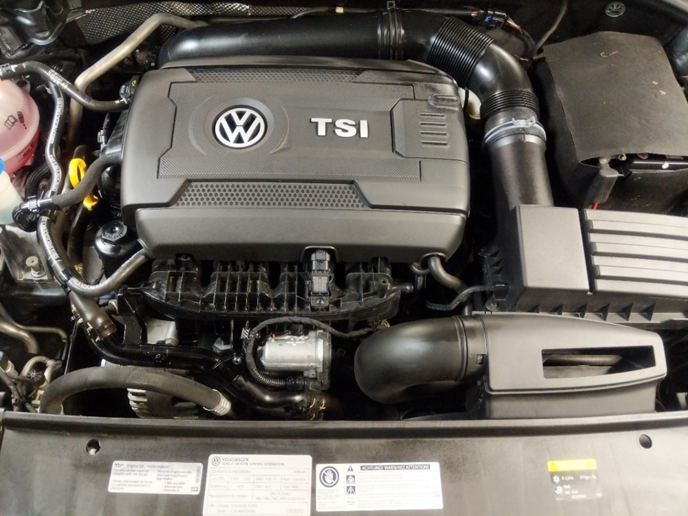 2016 Volkswagen Passat - Engine