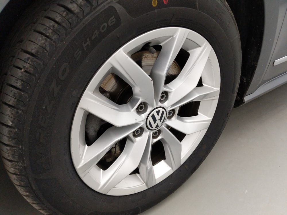 2016 Volkswagen Passat - Wheel