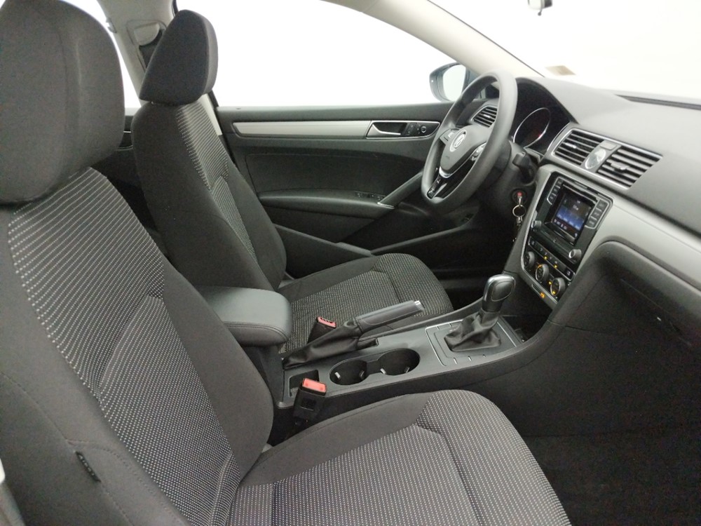 2016 Volkswagen Passat - Passenger Front Seat