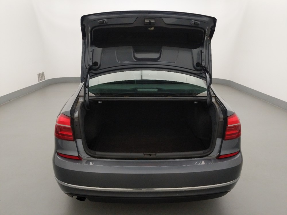 2016 Volkswagen Passat - Trunk