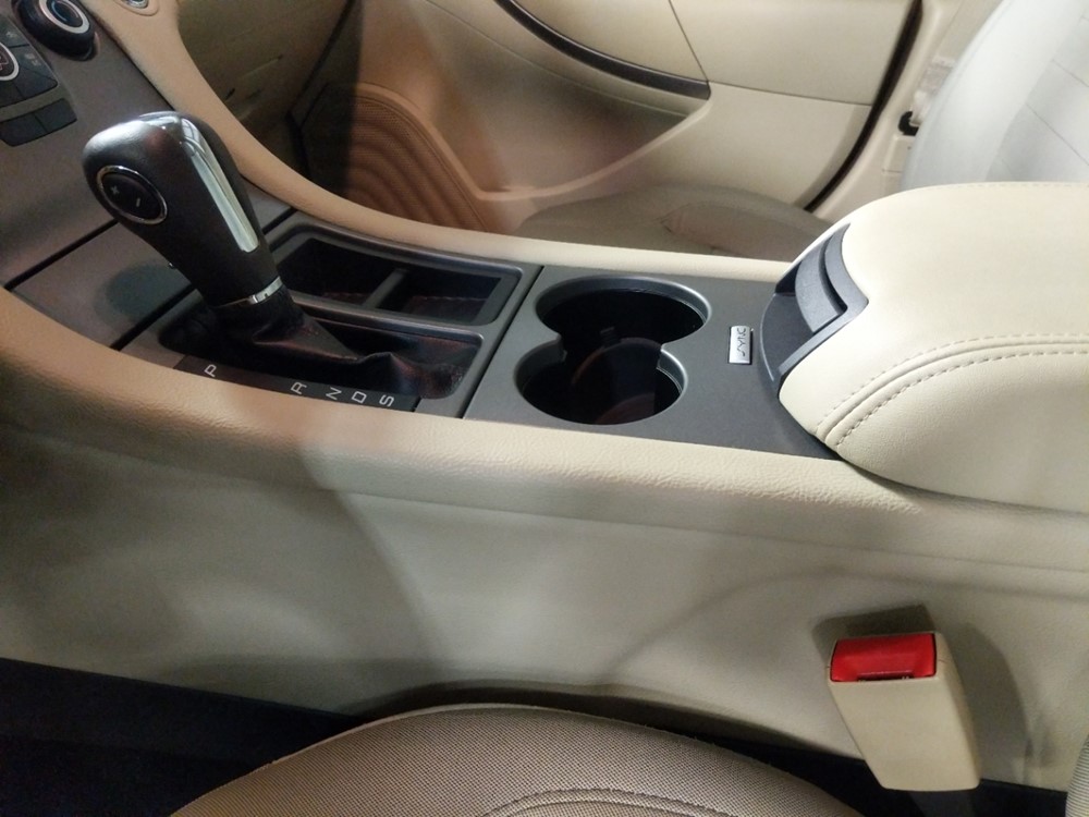 2016 Ford Taurus - Center Console/Cup Holders