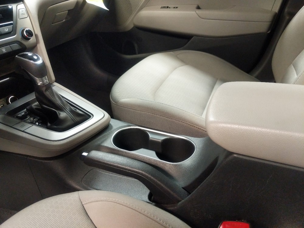 2017 Hyundai Elantra - Center Console/Cup Holders