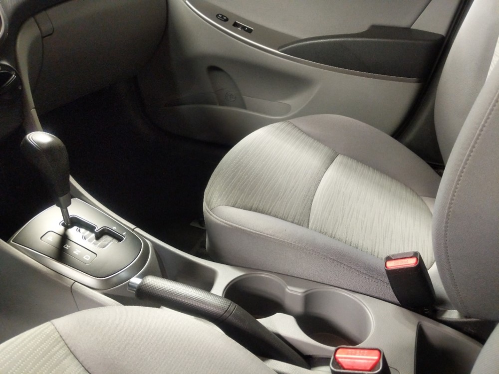 2017 Hyundai Accent - Center Console/Cup Holders