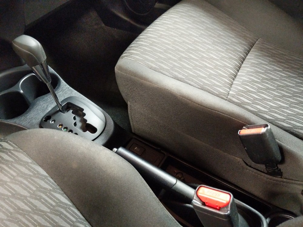 2014 Toyota Yaris - Center Console/Cup Holders