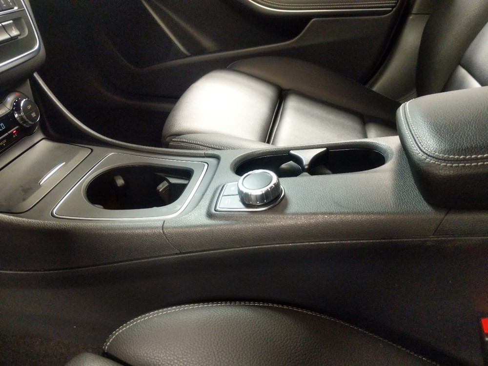 2016 Mercedes-Benz GLA250 - Center Console/Cup Holders