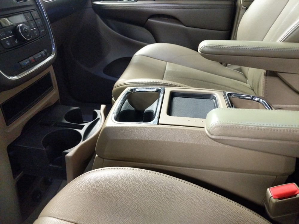 2013 Chrysler Town and Country - Center Console/Cup Holders