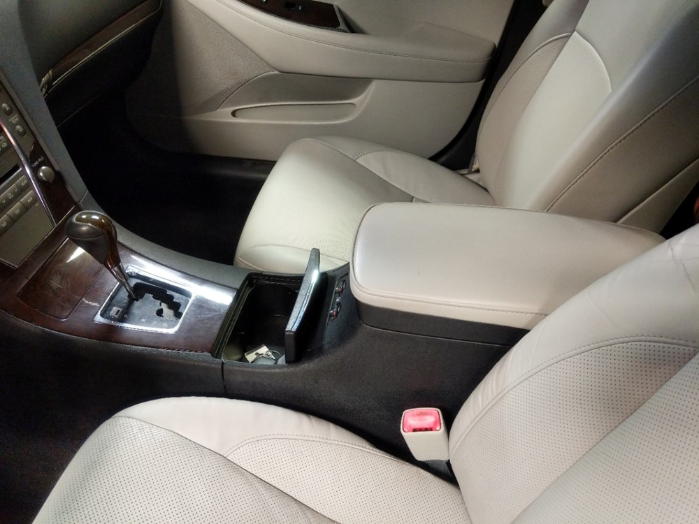 2011 Lexus ES 350 - Center Console/Cup Holders
