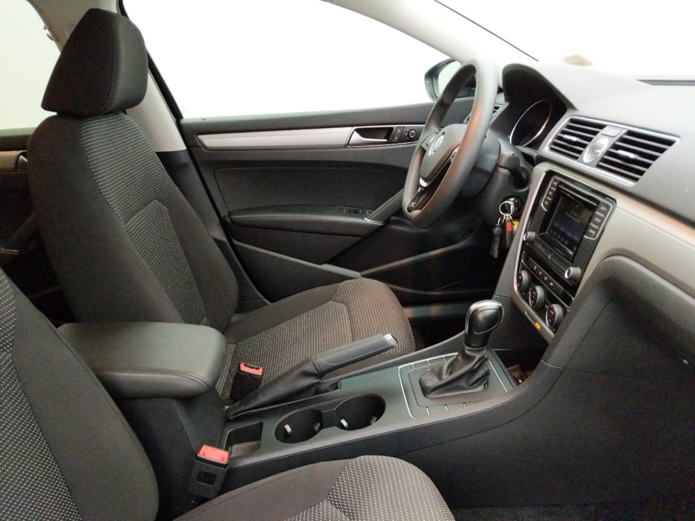2016 Volkswagen Passat - Passenger Front Seat
