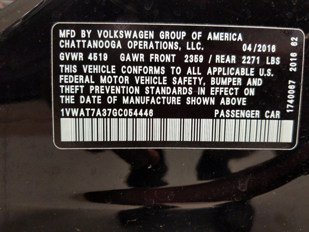 2016 Volkswagen Passat - VIN Plate