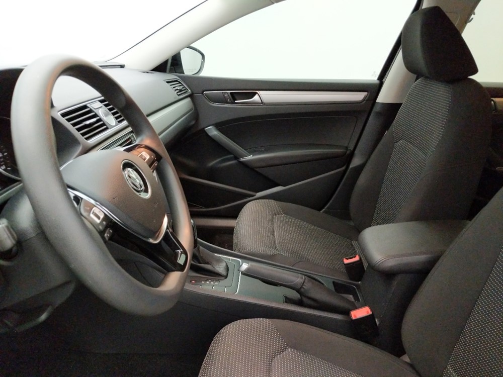 2016 Volkswagen Passat - Driver Front Seat