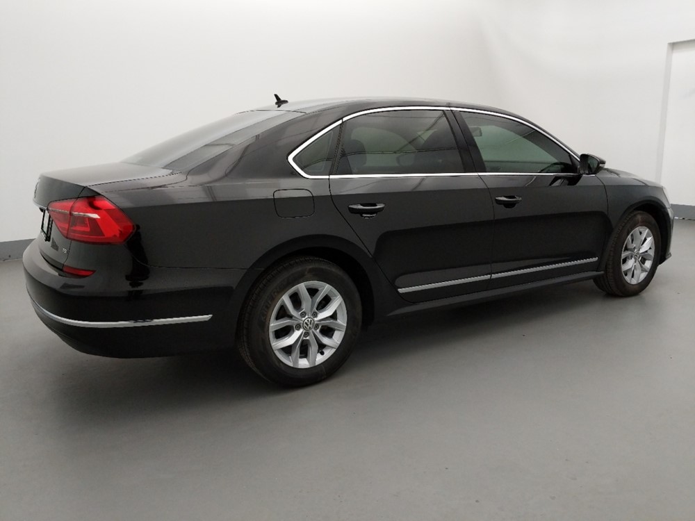 2016 Volkswagen Passat - Passenger Rear Side