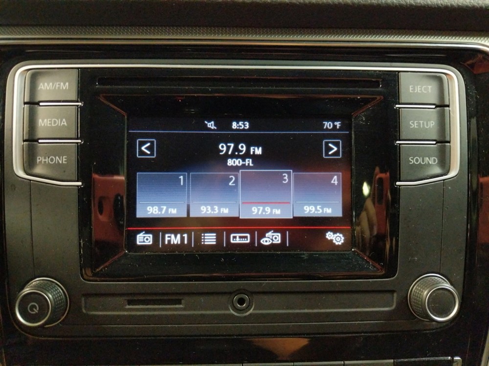 2016 Volkswagen Passat - Stereo Package