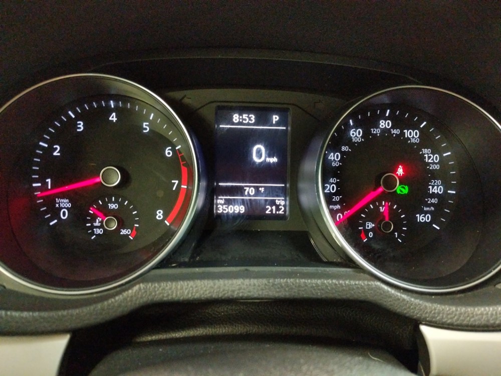 2016 Volkswagen Passat - Odometer Close Up