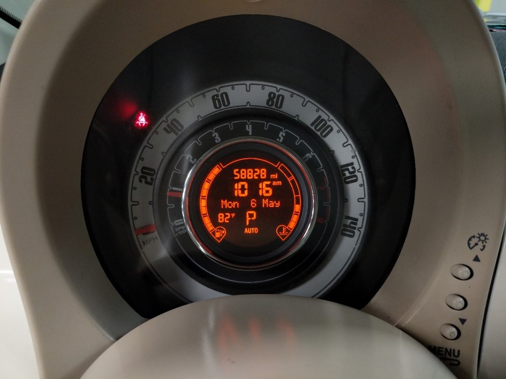 2016 FIAT 500 - Odometer Close Up