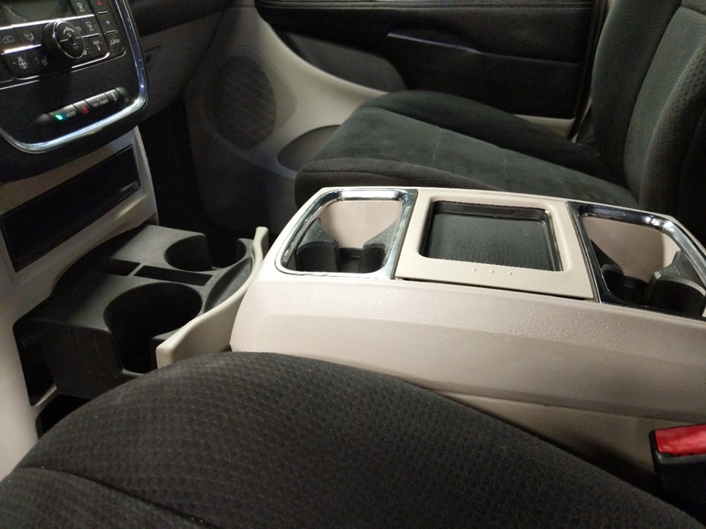 2011 Chrysler Town and Country - Center Console/Cup Holders