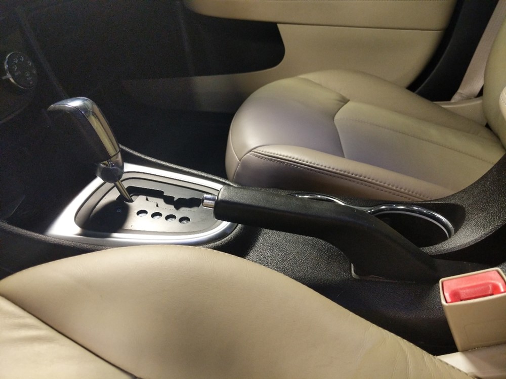 2011 Chrysler 200 - Center Console/Cup Holders