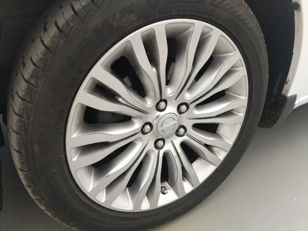 2011 Chrysler 200 - Wheel