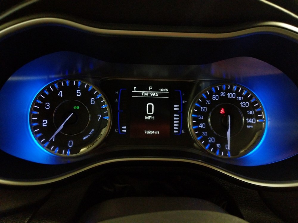 2015 Chrysler 200 - Odometer Close Up