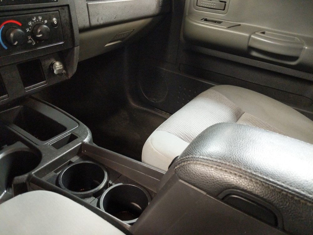 2011 Dodge Dakota - Center Console/Cup Holders