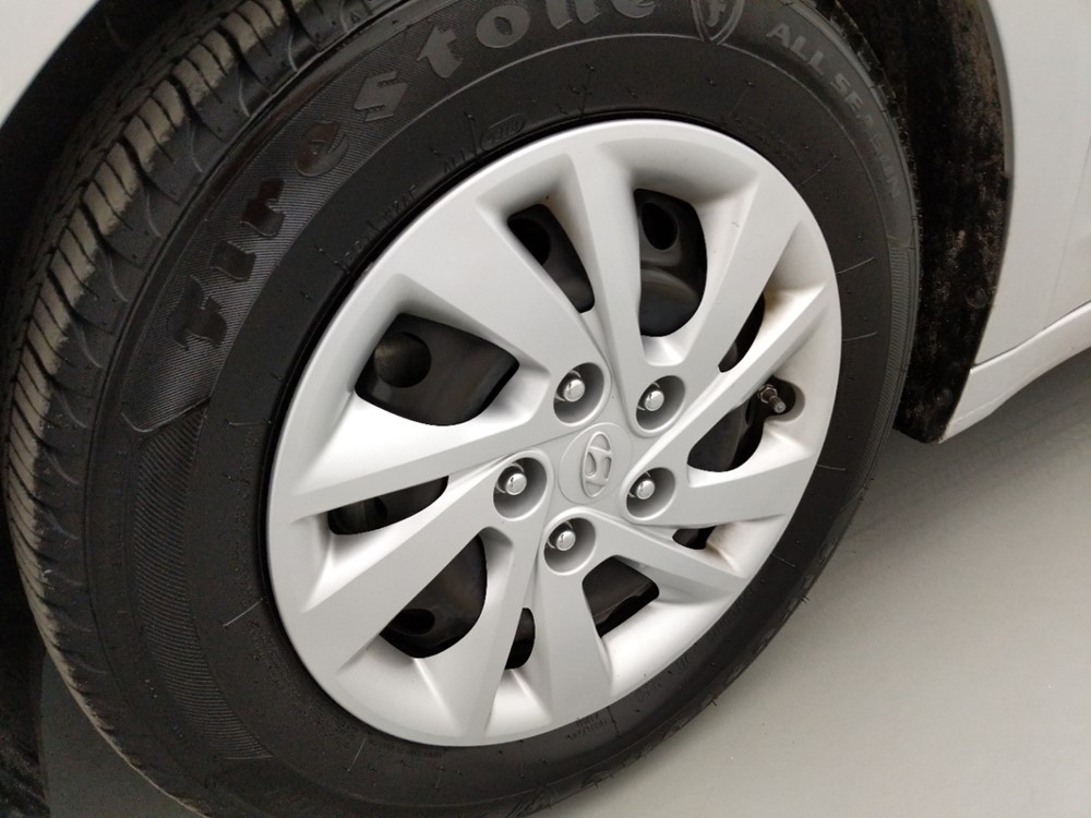 2017 Hyundai Elantra - Wheel