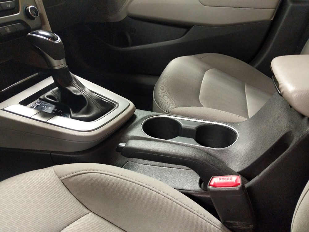 2017 Hyundai Elantra - Center Console/Cup Holders