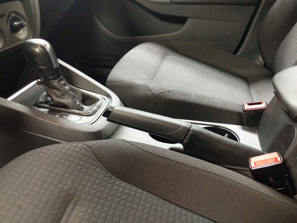 2016 Volkswagen Jetta - Center Console/Cup Holders