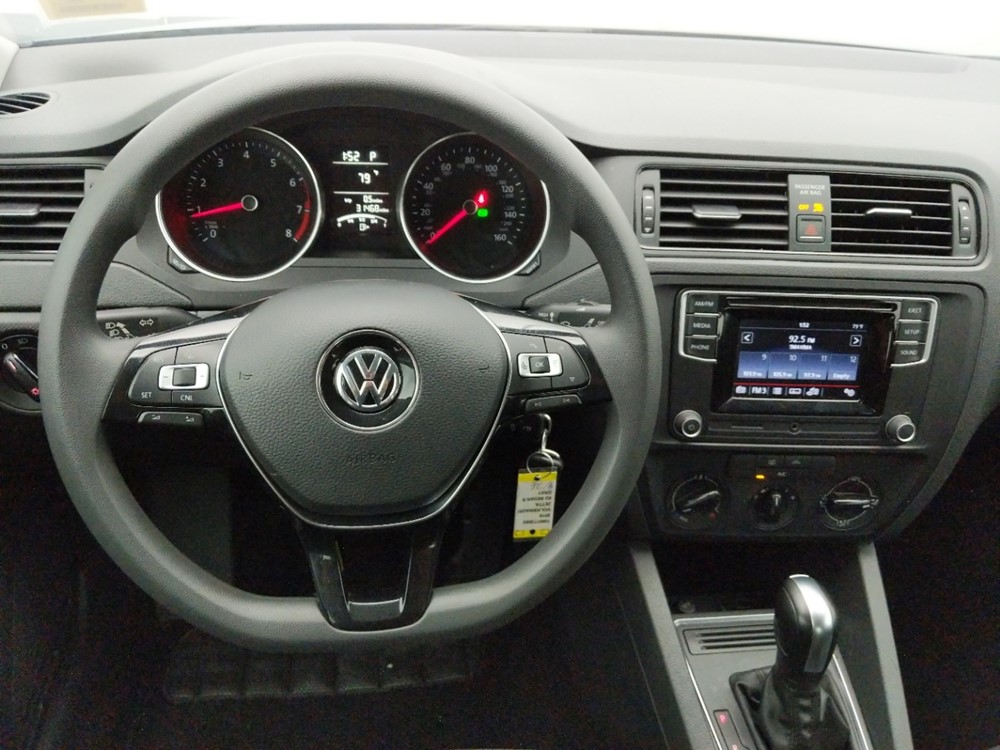 2016 Volkswagen Jetta - Driver Dash