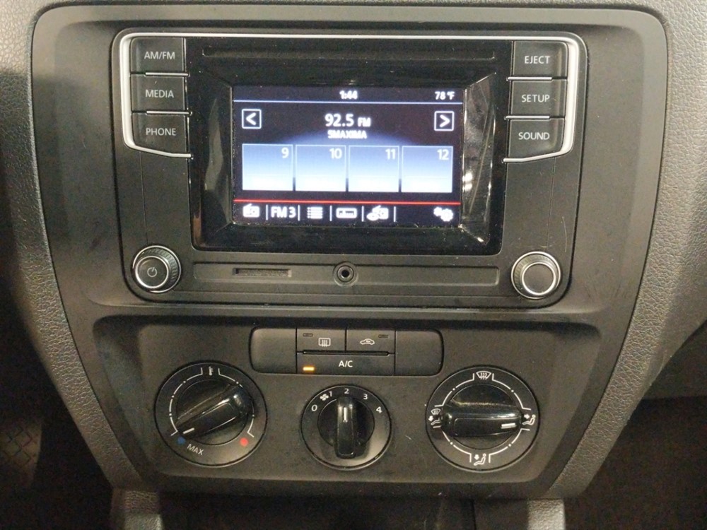 2016 Volkswagen Jetta - Stereo Package