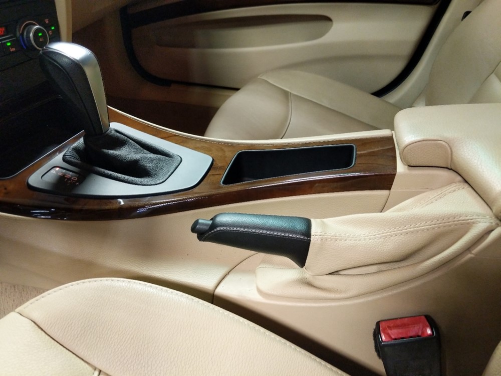 2011 BMW 328i - Center Console/Cup Holders