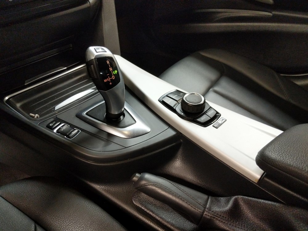 2012 BMW 328i - Center Console/Cup Holders