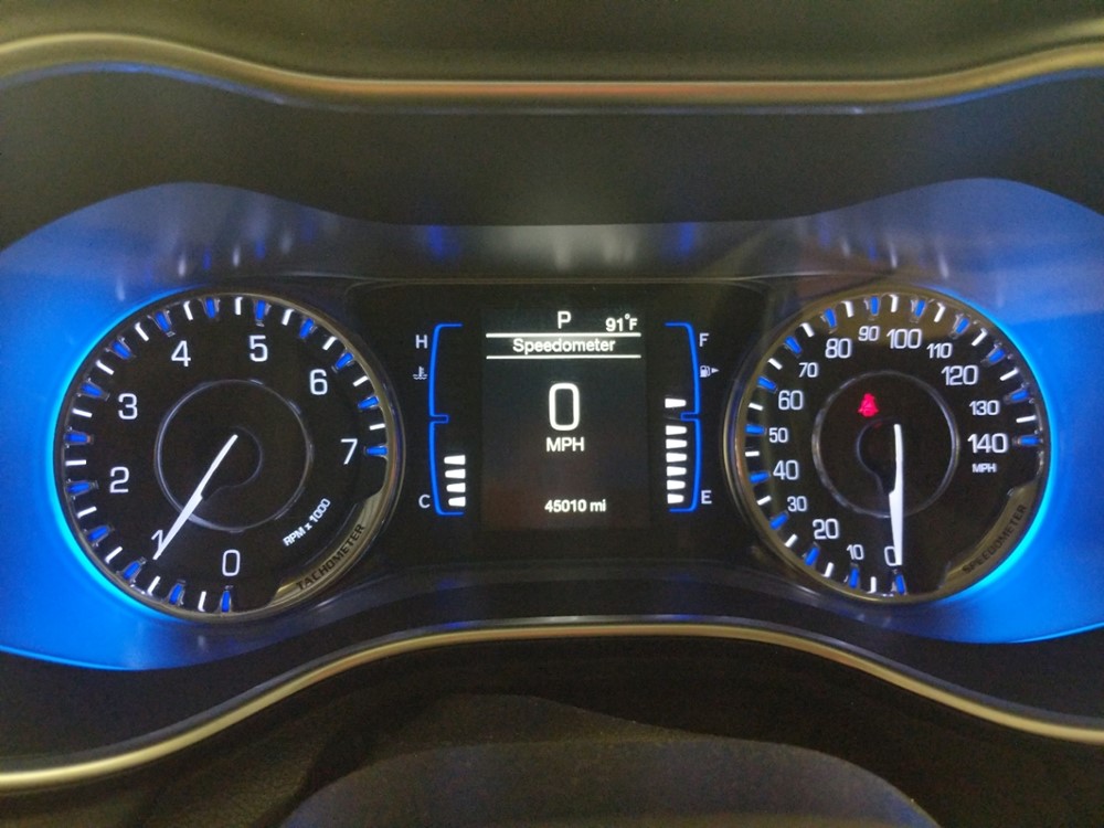 2016 Chrysler 200 - Odometer Close Up