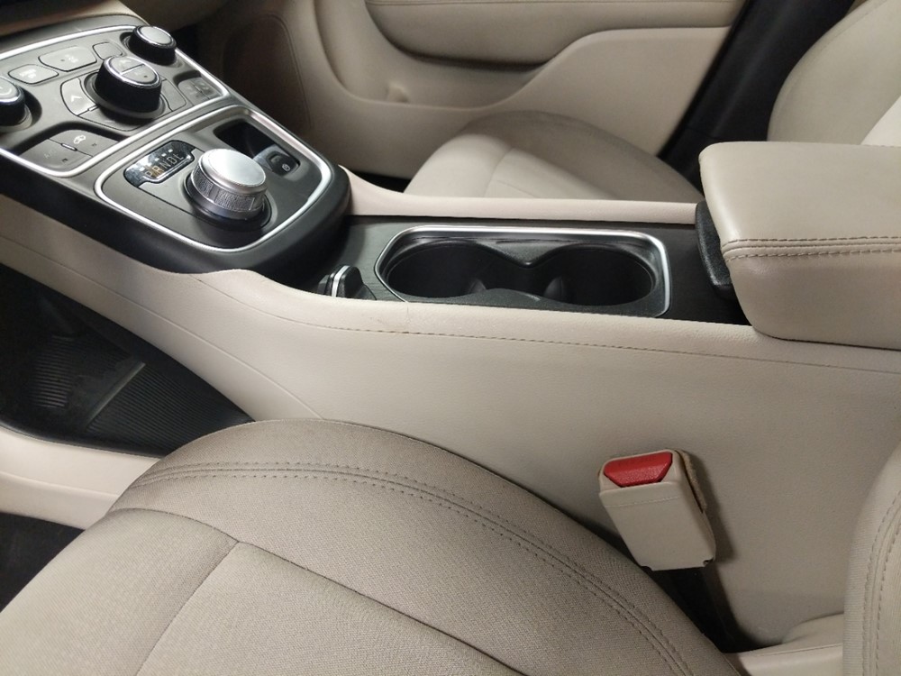 2016 Chrysler 200 - Center Console/Cup Holders