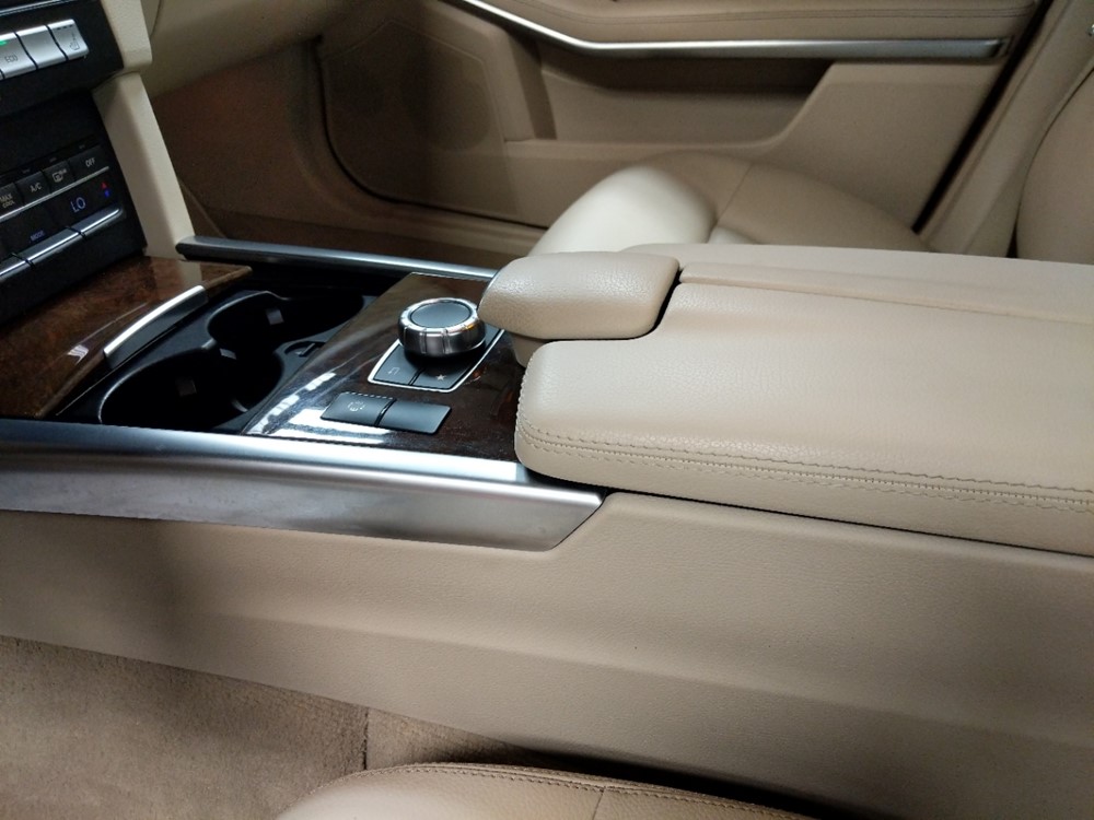 2016 Mercedes-Benz E350 - Center Console/Cup Holders