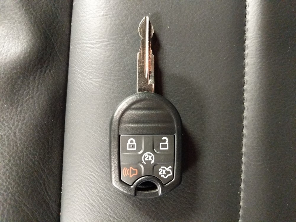 2013 Ford Taurus - Keys