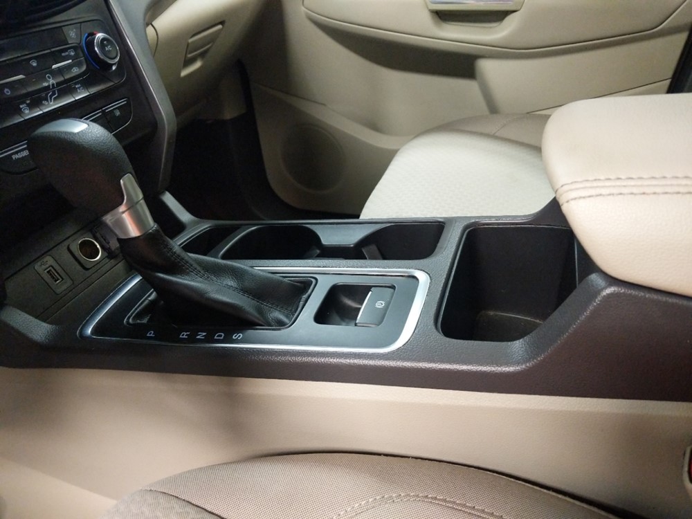 2017 Ford Escape - Center Console/Cup Holders