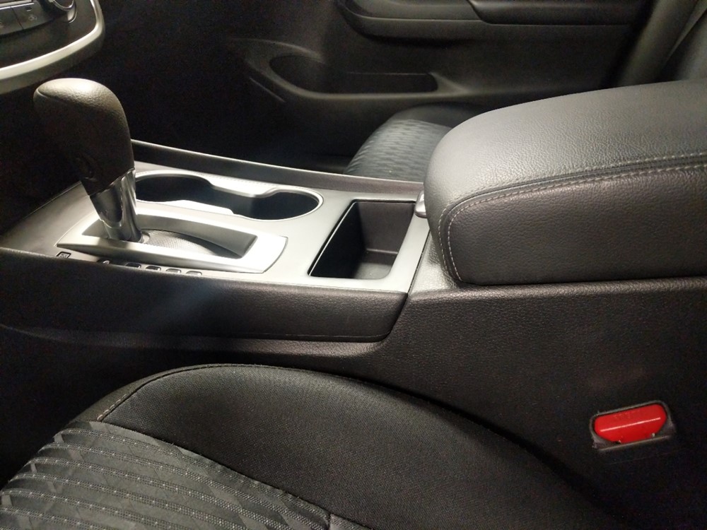 2017 Nissan Altima - Center Console/Cup Holders