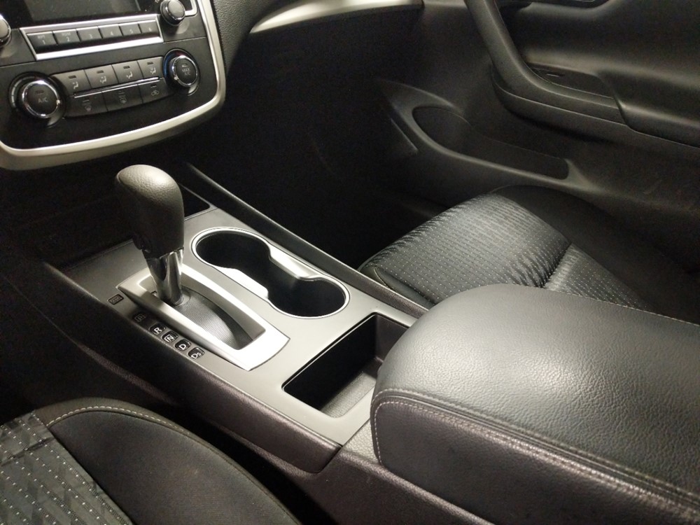 2017 Nissan Altima - Center Console/Cup Holders