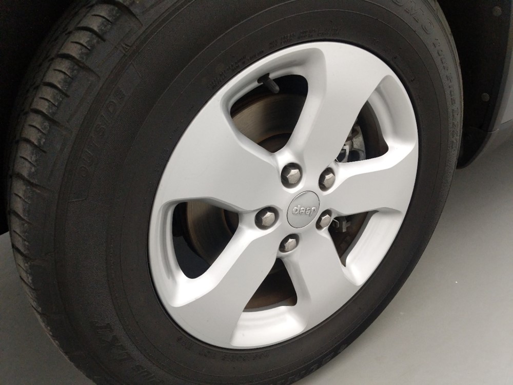 2011 Jeep Grand Cherokee - Wheel