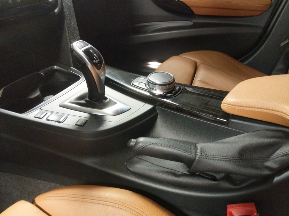 2017 BMW 330i - Center Console/Cup Holders