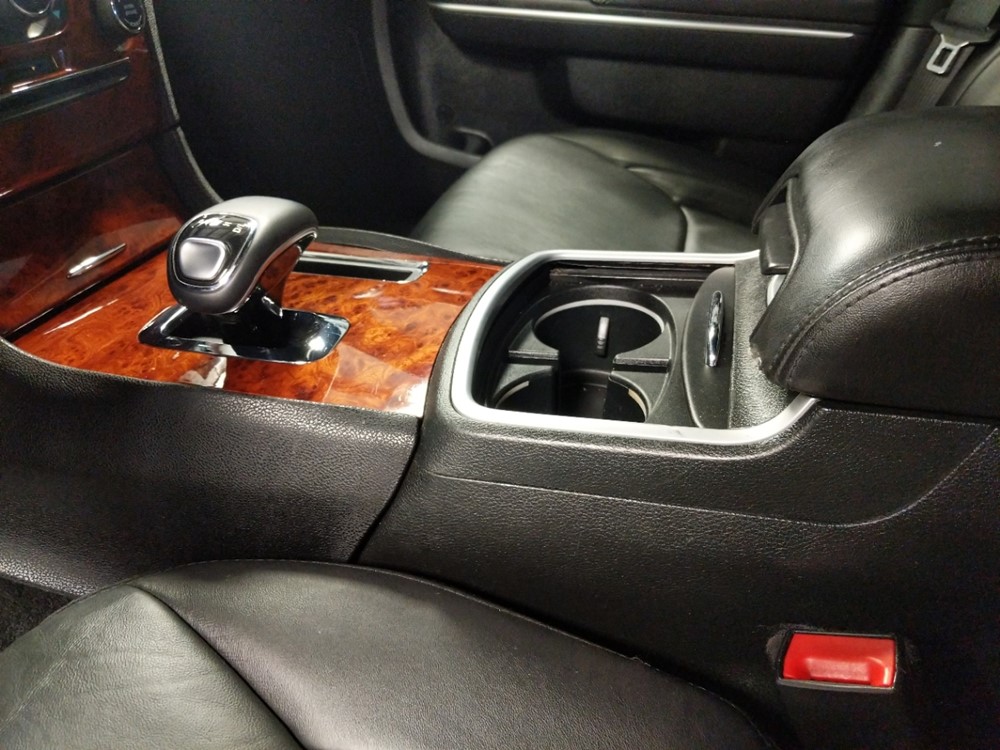 2014 Chrysler 300 - Center Console/Cup Holders
