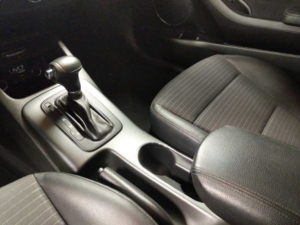 2016 Kia Forte - Center Console/Cup Holders