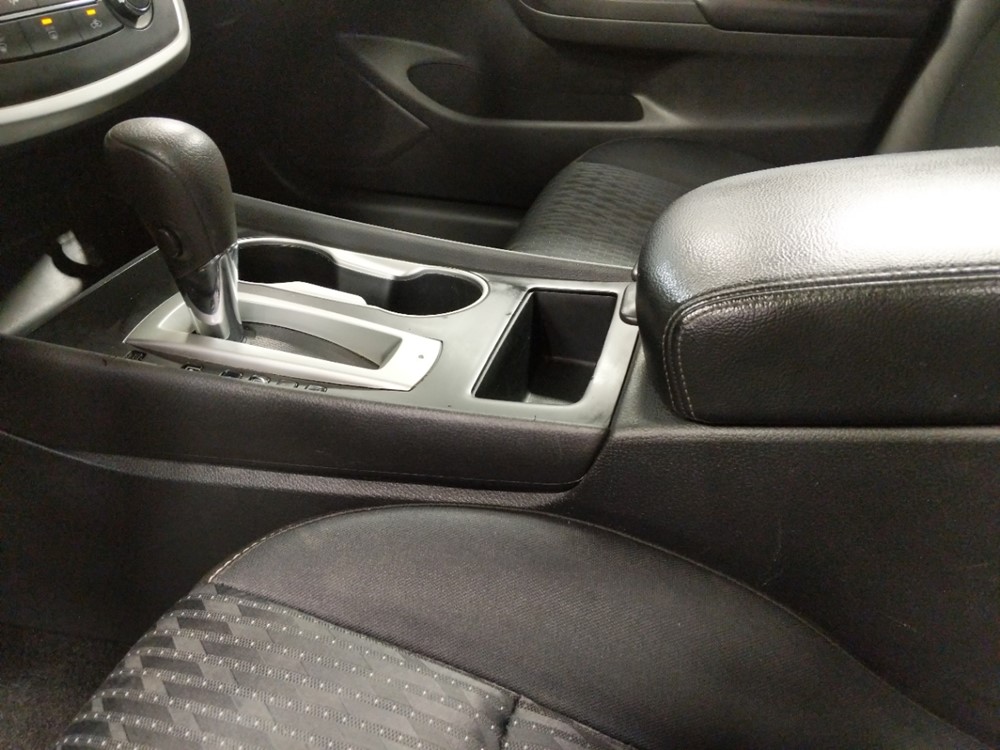 2017 Nissan Altima - Center Console/Cup Holders