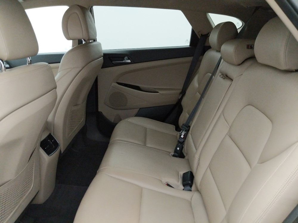 2016 Hyundai Tucson - Driver Rear Seat