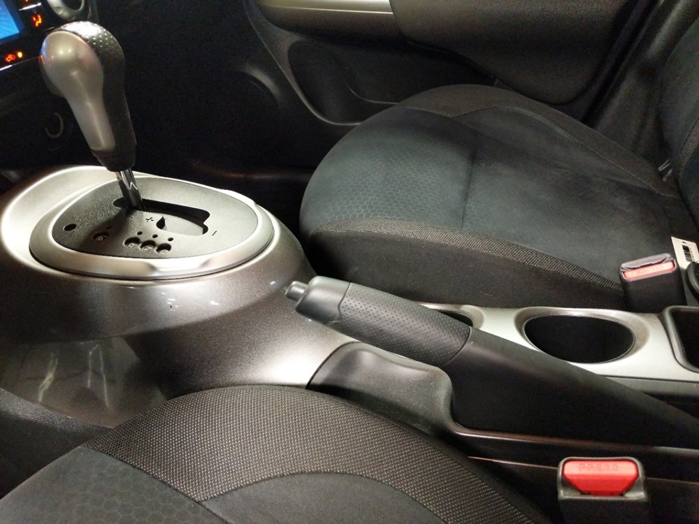 2013 Nissan JUKE - Center Console/Cup Holders