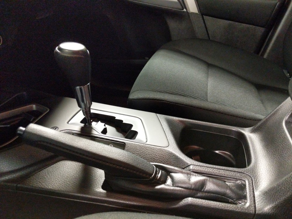 2018 Toyota RAV4 - Center Console/Cup Holders